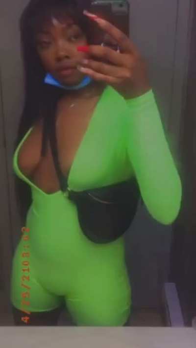 This bitch right here is a fuckin Thief &amp;amp; Finesse niggas for money fuckin dutty bitch 😒🇯🇲🇨🇦♈️