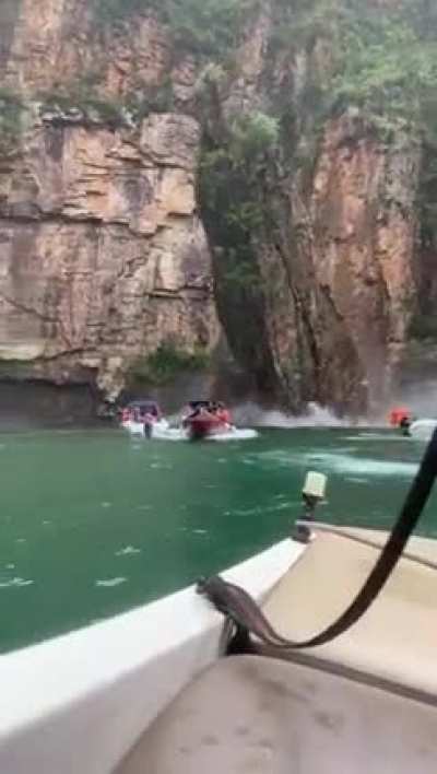 Today (jan, 2022), a massive rock crushed three boats in Capit&oacute;lio, Brazil.