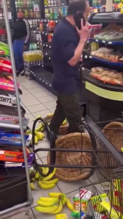Woman trashes the entire store