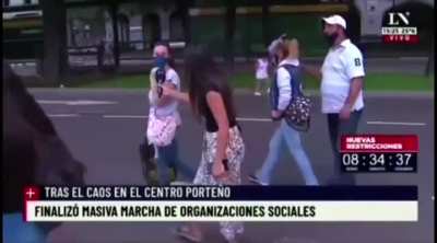 Usar gente con pocos recursos para marchar en una pandemia tendria que ser penado con a&ntilde;os de carcel.