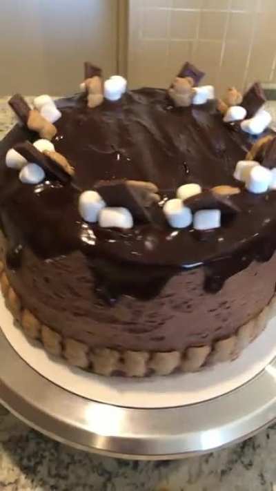 S&rsquo;mores cake