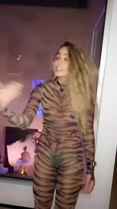 Sommer is such A slut and i like it
