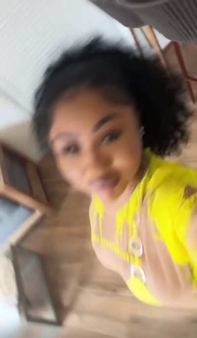 Ari shaking ass on snapchat