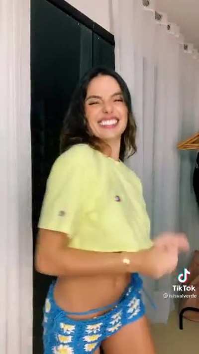 Isis Valverde