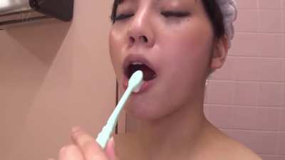 cum brush swallow asian