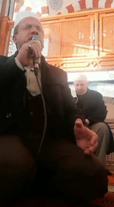 Unexpected reaction to the beatiful Quran recitation