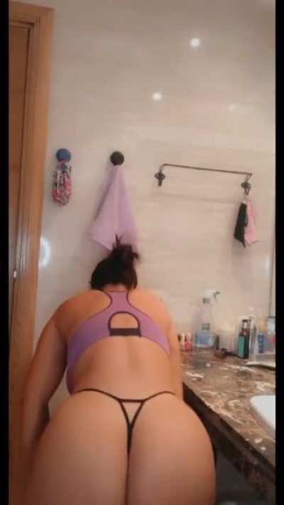 40 mom of 1. Still fuckable ?