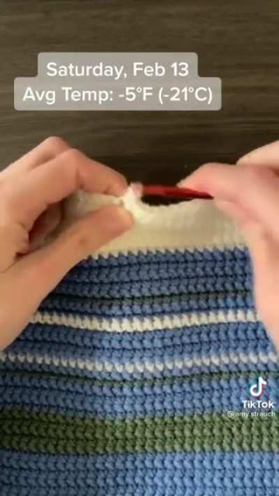 This woman is crocheting a blanket, one row per day based on the average temperature for a year. She&rsquo;s on week 7.