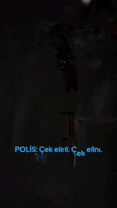 Bir 👮‍♂️ vatandaşı nasıl bu kadar kolay darp edebilir? Terörden işlem yapmakla tehdit edebilir? 