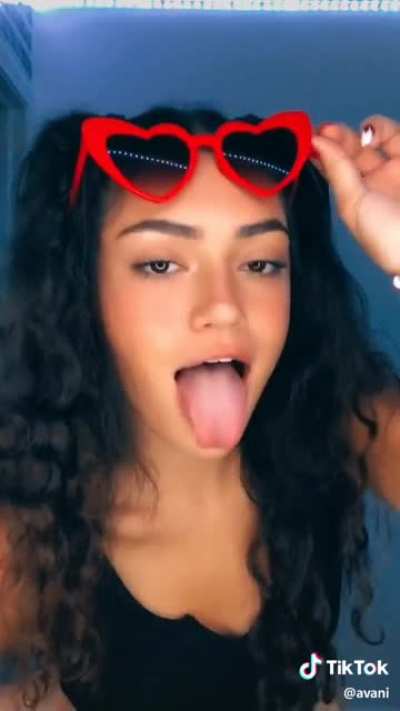 😈