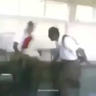 😳