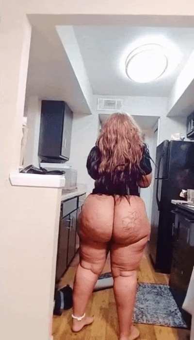 A gang of 🍑🍑