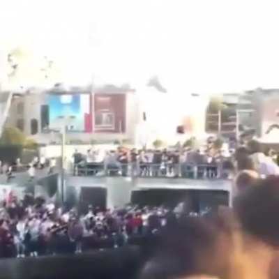 Emin&ouml;n&uuml;'nde Suriyeliler denize atlama yarışması yapıyormuş. Bu ne orospu evlatları ben b&ouml;yle rahat yaşayamıyorum