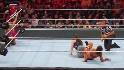 Even with Nikki&rsquo;s help, Alexa can&rsquo;t defeat Bayley in a handicap match