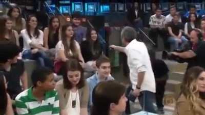 Algu&eacute;m aqui conhece uma pessoa que sofreu um ataque homof&oacute;bico? N&atilde;o, n&atilde;o, n&atilde;o, n&atilde;o, n&atilde;o...