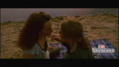 Retro Scenes: Verena Wustkamp &amp;amp; Sinha Melina Gierke - "Happy End" (2014)