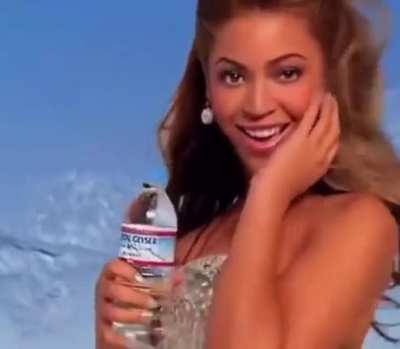 Niloosepoosay using her skill acting like her team isn&rsquo;t dying from her exploding green anal beads: