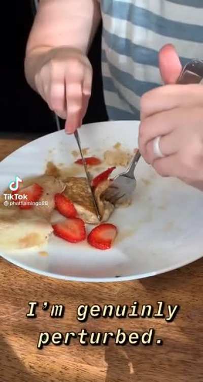 То, как она режет блины
