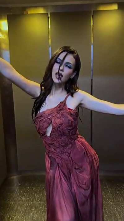 Have you ever gotten stuck in an elevator?🫀🧟&zwj;♂️ | VicTok Post 10/4/25