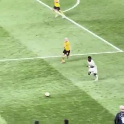 This angle of Vini&rsquo;s dribble against Dortmund 😮&zwj;💨🔥