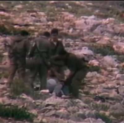 Israeli Soldiers exhibiting &lsquo;break their bones&rsquo; policy in 1988