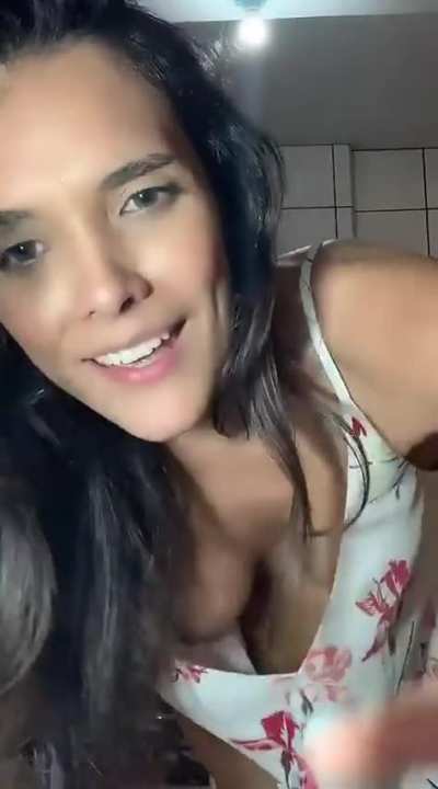 Downblouse Nipslip