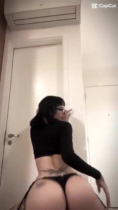 @yasmincatoficial