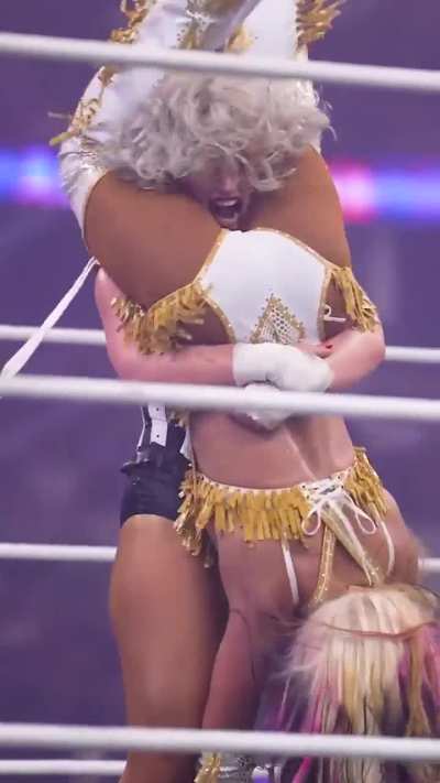 Toni Storm and Mercedes Mon&eacute;