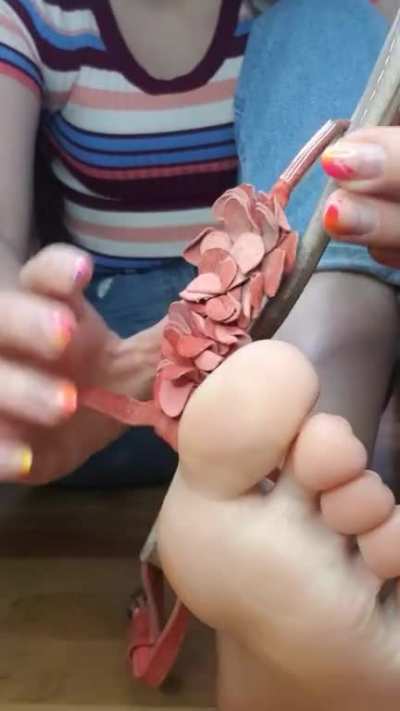 Sandals, oily feet and dirty talk. You're very welcome 😈💖