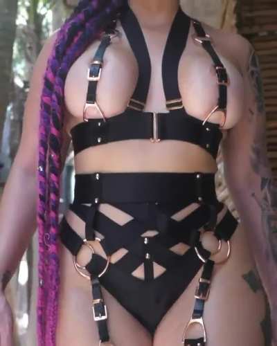Heyyyyy! Going to be live tonight after 10:30PM - EDT! Join me! Link in comments 🖤