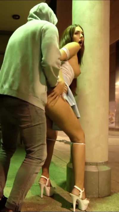 Quickie with a Tall Hottie Behind the Club