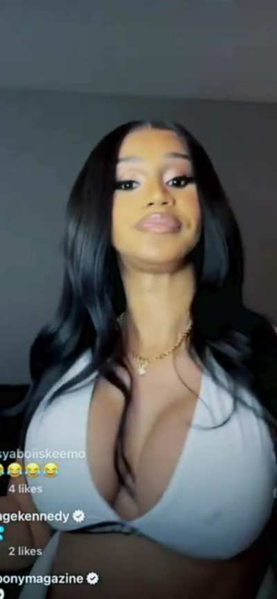 Cardi B tits 😜