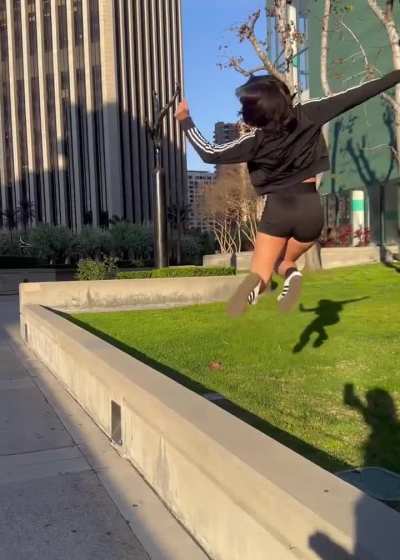 Xochitl&rsquo;s perfect jump 🖤😎