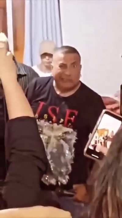 En la locura yo soy el rey, saca el polvo y pasa lo g&uuml;ey 