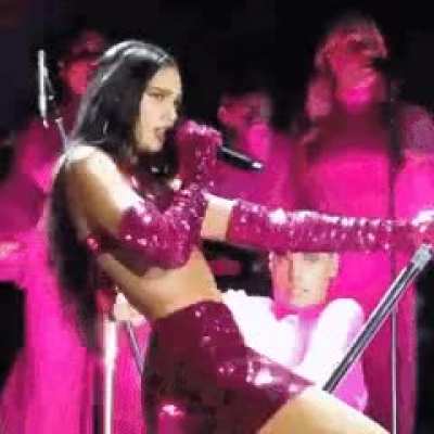 I don&rsquo;t ask for anything, but please, can I be Dua Lipa&rsquo;s mic stand