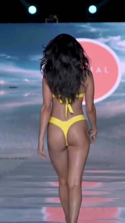 Jaskiran slaying in the bikini 👙
