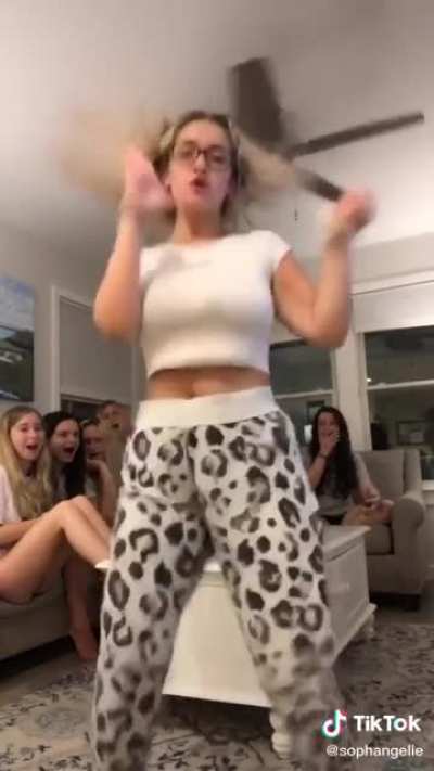 😜
