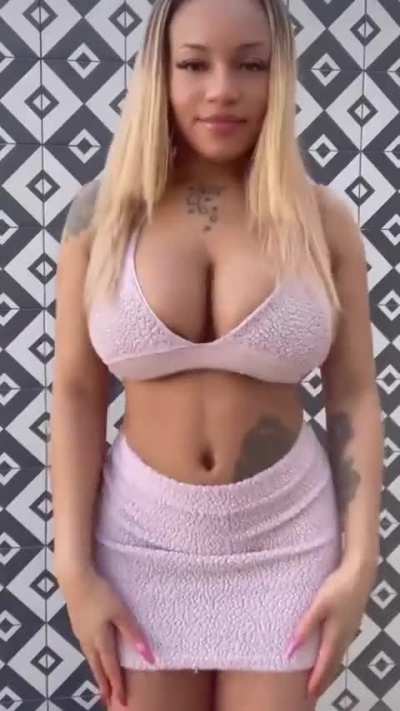 @realrockybee