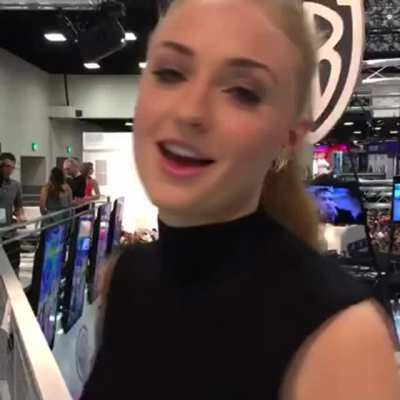 Sophie Turner checking out your bulge