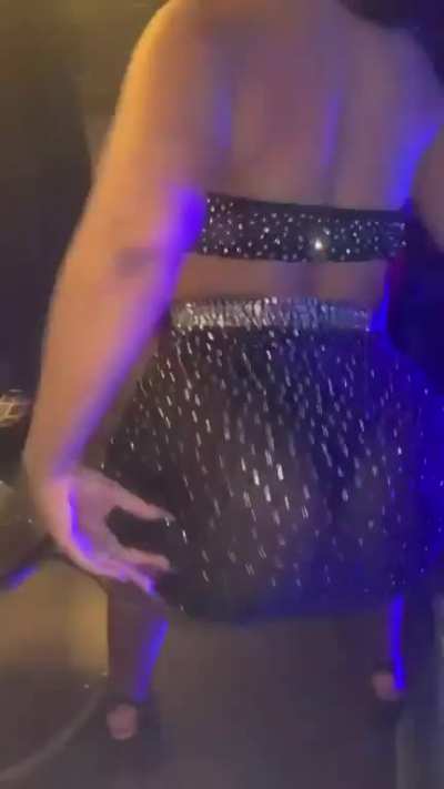 POV: Lluvia twerking for you 