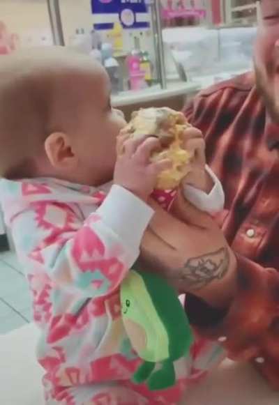 Baby gets first taste of ice cream 🍨