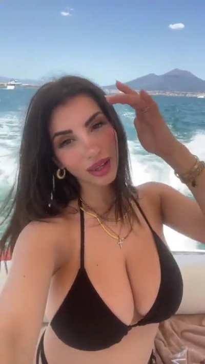 ✓
