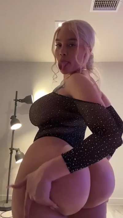 god I could pump load after load into Sara Gold&rsquo;s dump truck