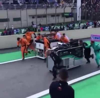 Mercedes &amp;amp; McLaren Pit Crew Member&rsquo;s Race Down The Pit Lane