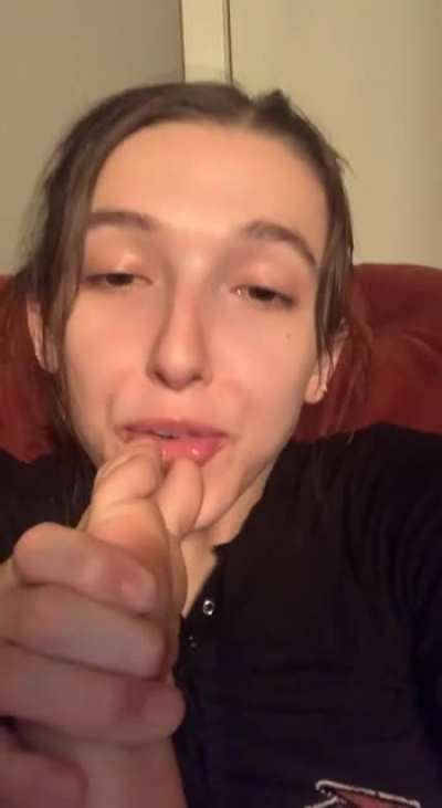 Can you suck my toes for me? 💦