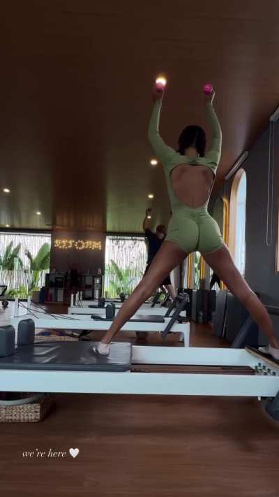 Damn that booty 