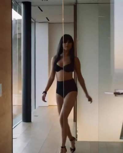 Let&rsquo;s leave Selena Gomez body in layers of stale cum