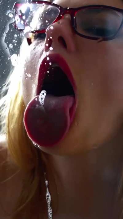 👅