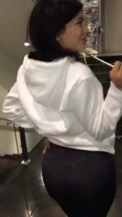 Ass in Leggings