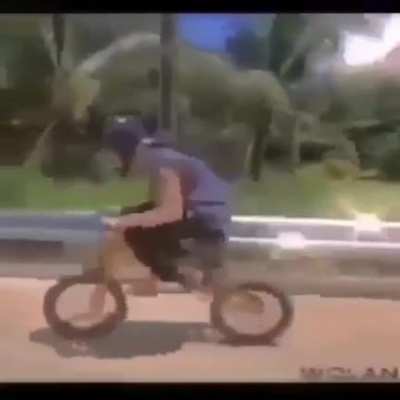 La bici de los que les gusta el humor ácido y se creen rudos por ver gore y no sentir nada (según ellos)😈😈😈
